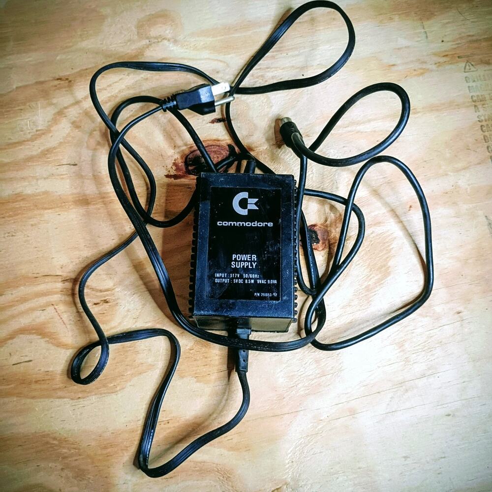 VINTAGE Commodore 64 C64 & VIC-20 VIC 20 Power Supply P/N 251053-02 4-Pin DIN OE